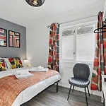 Central Flat 4 Bedroom, 2 Bathroom, 2X Parking - Staybynumbers