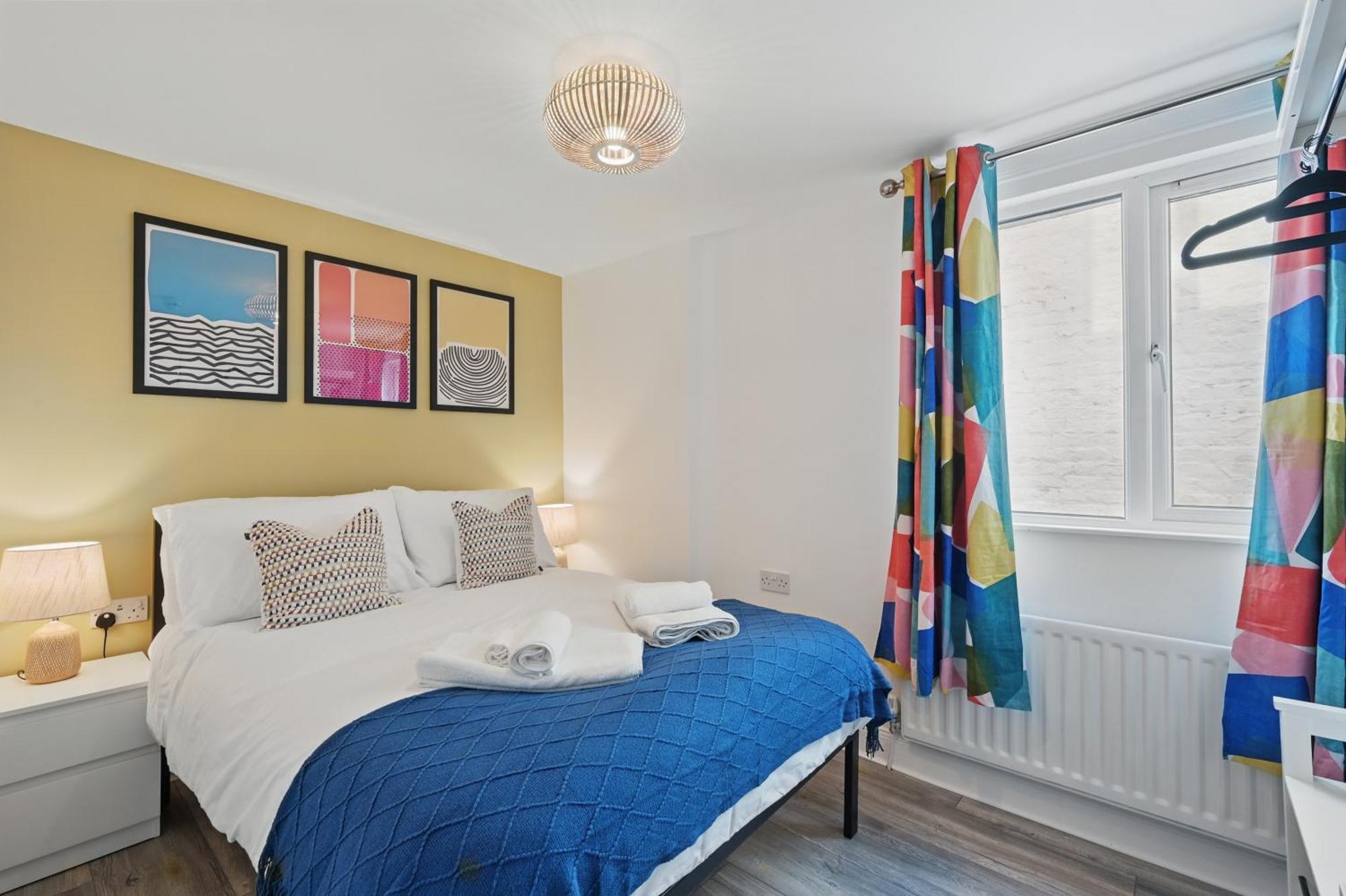 Flat 4 Bedroom, 2 Bathroom, 2x Parking - Staybynumbers Belfast